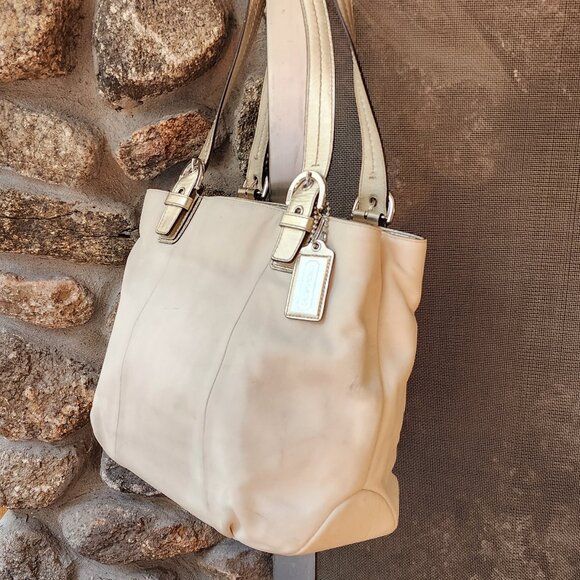 COACH J1175-F17216 Soho Cream/Gold Leather Shoulder Bag - Picture 3 of 16